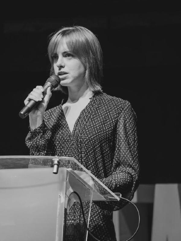 Anna Szylar przemawiająca na wydarzeniu