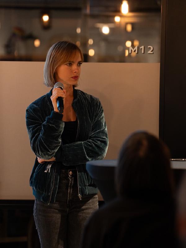 Anna Szylar listening to audience questions at DC 2024